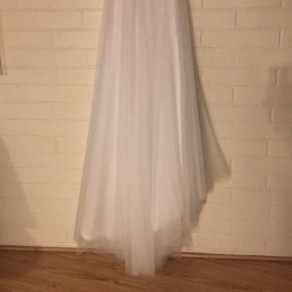 White lace and tulle wedding dress, small train - Picture 2 of 5